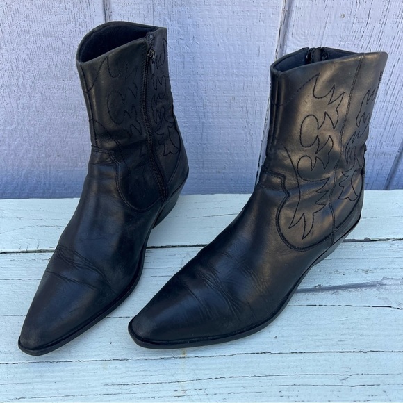 ASOS Esaurito Black Cowboy Boots - Picture 5 of 14